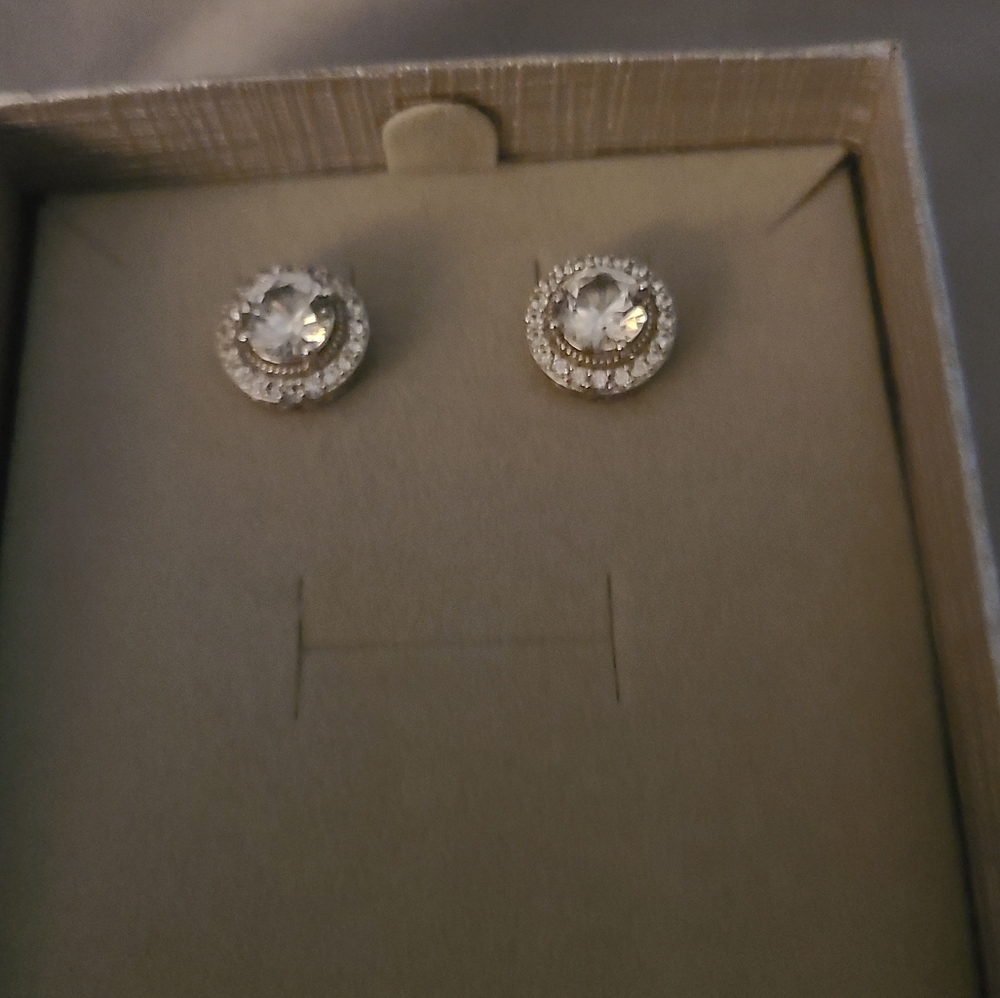 One pair diamond CZ earrings 1 Carat - Picture 4 of 4
